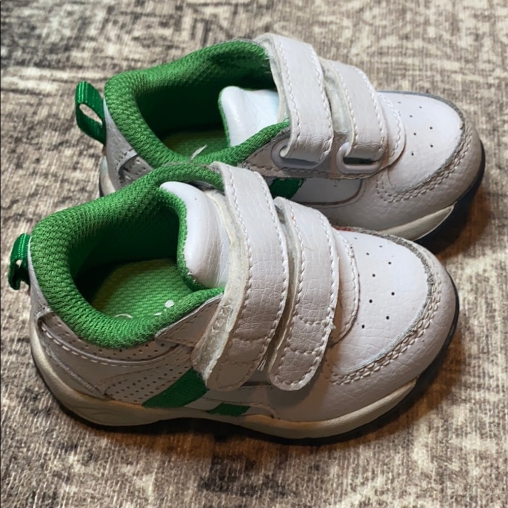 Circo Velcro sneakers